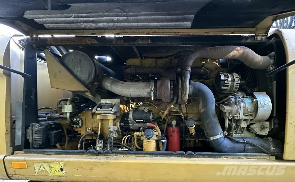 CAT M 316 D Pelle sur pneus