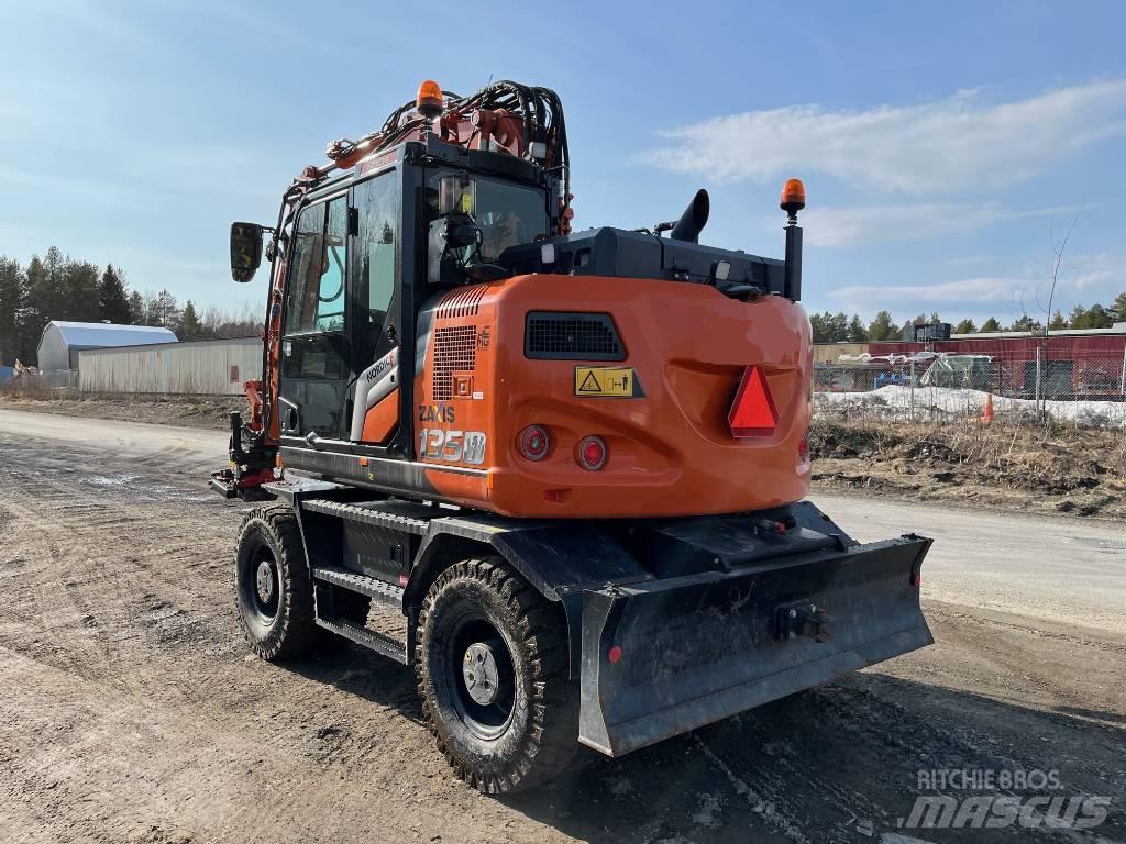 Hitachi ZX135W-7 Pelle sur pneus