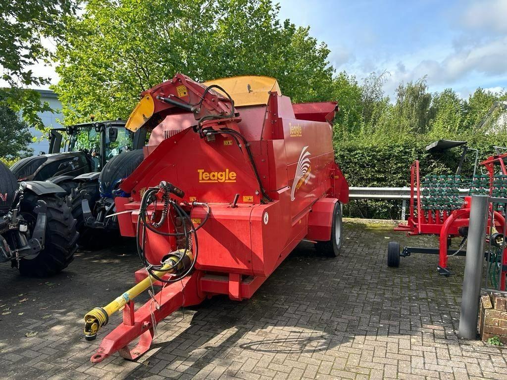 TEAGLE TOMAHAWK 1010 Dérouleuse, pailleuse