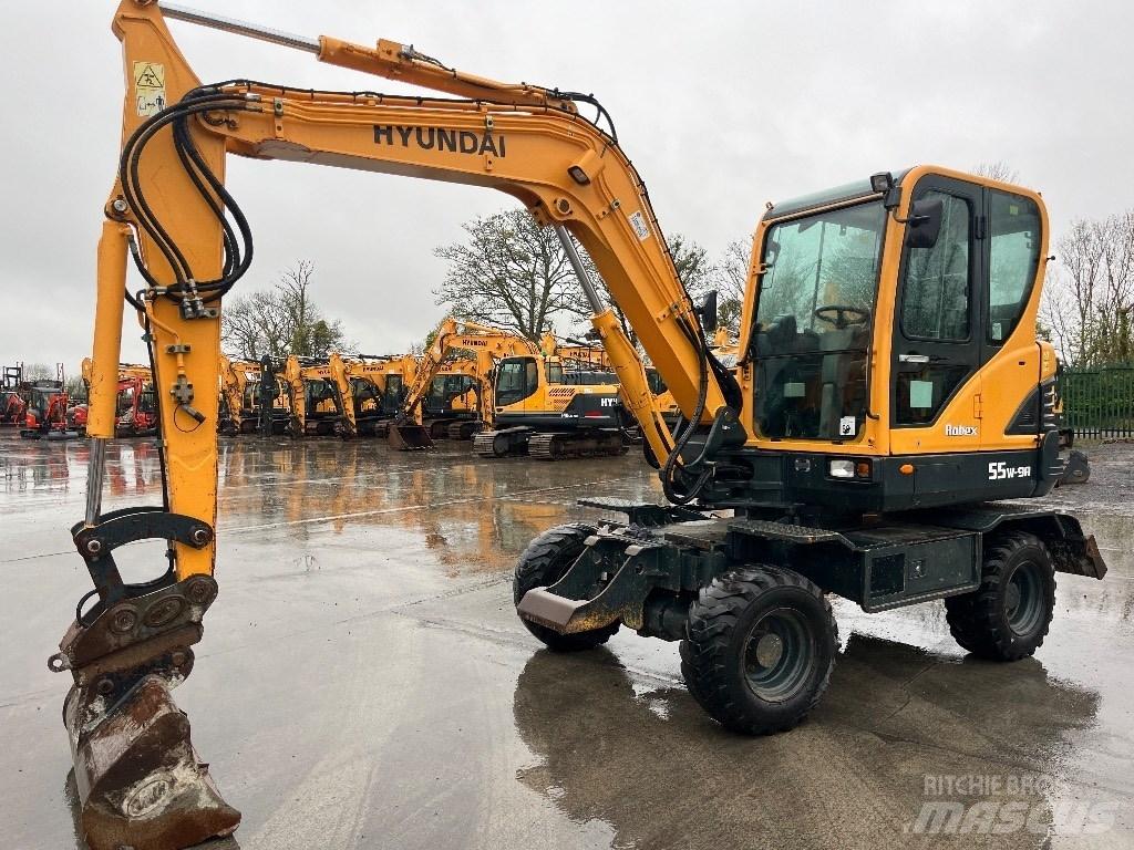 Hyundai R55W-9A Pelle sur pneus