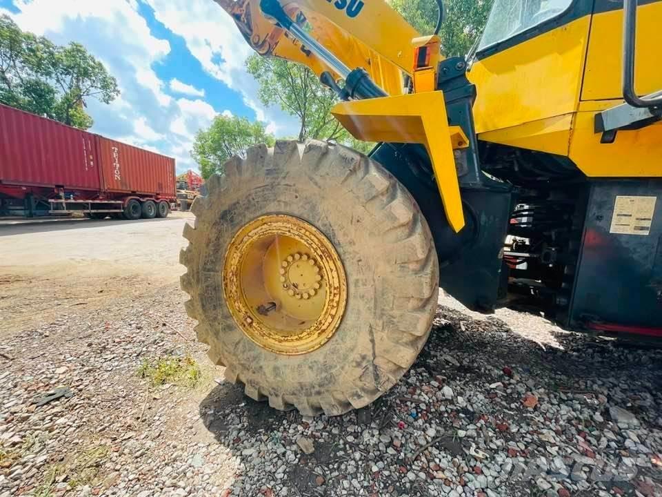 Komatsu WA320 Chargeuse sur pneus