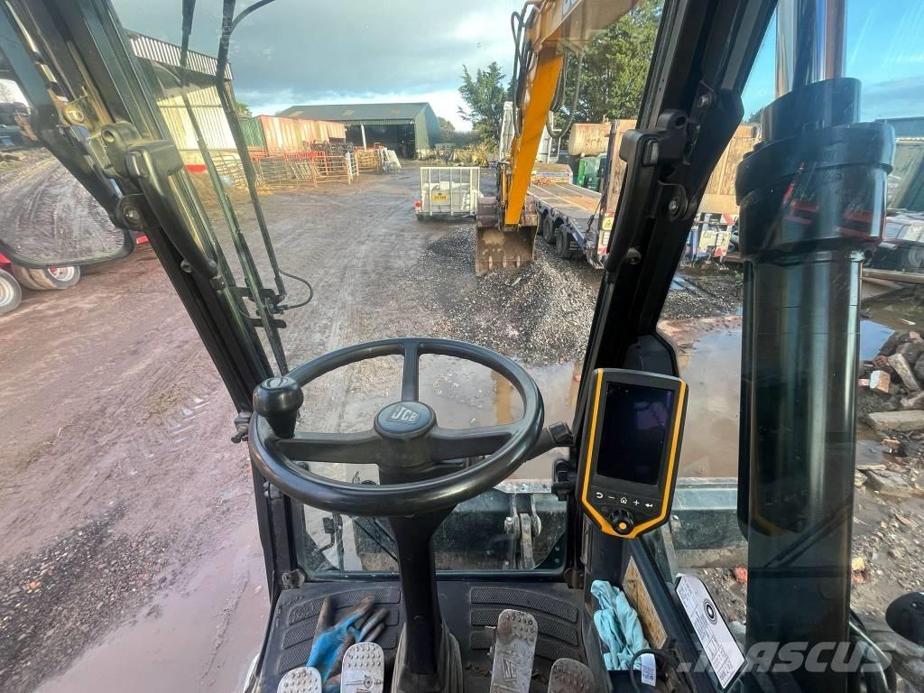 JCB JS 145 W Pelle sur pneus