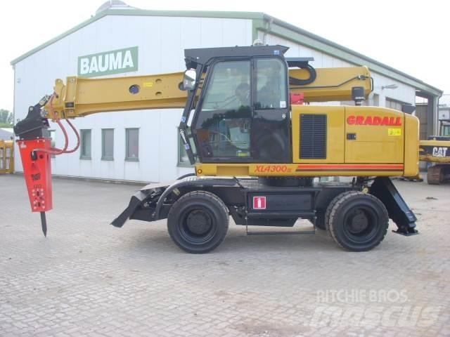 Gradall XL 4300 Pelle sur pneus