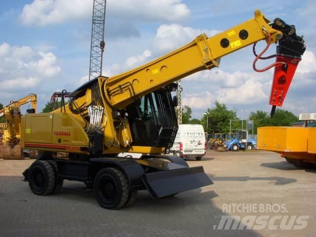 Gradall XL 4300 Pelle sur pneus