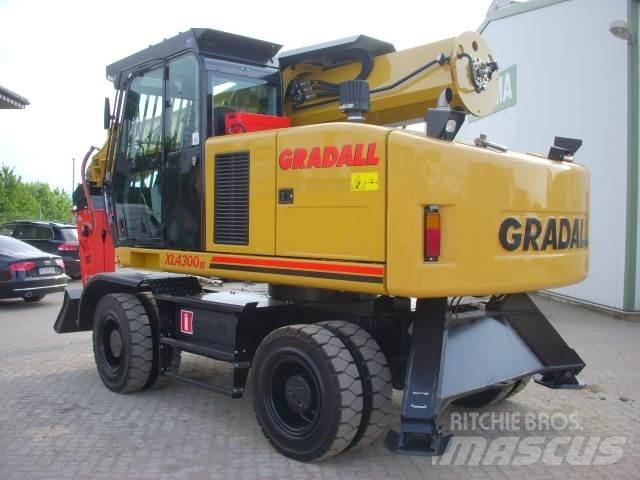 Gradall XL 4300 Pelle sur pneus