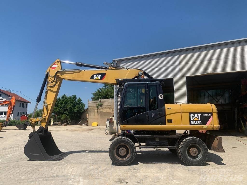 CAT M 318 D Pelle sur pneus