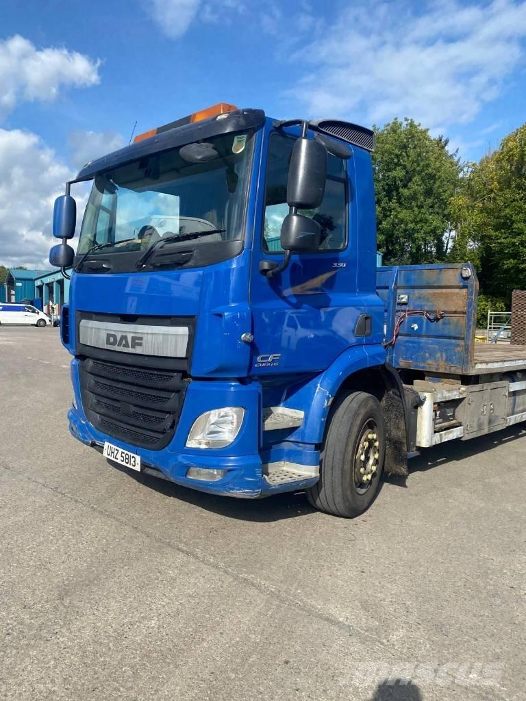 DAF CF 330 Camion plateau ridelle avec grue