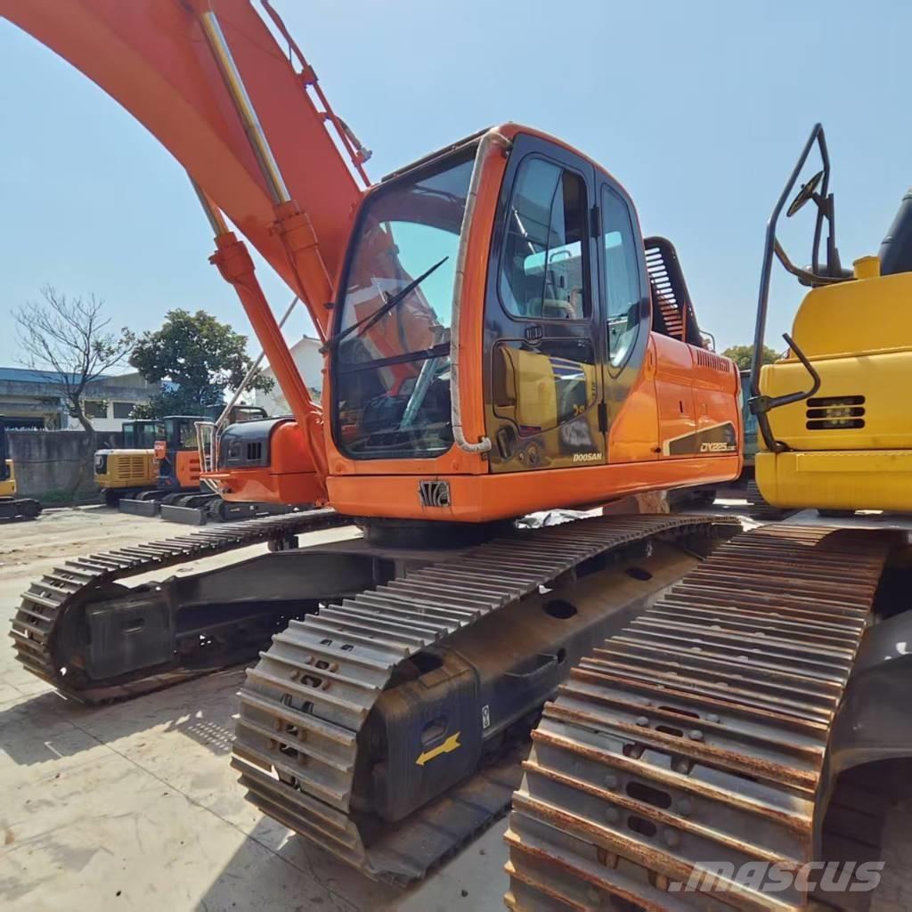 Doosan DX225LC-9C Pelle sur chenilles