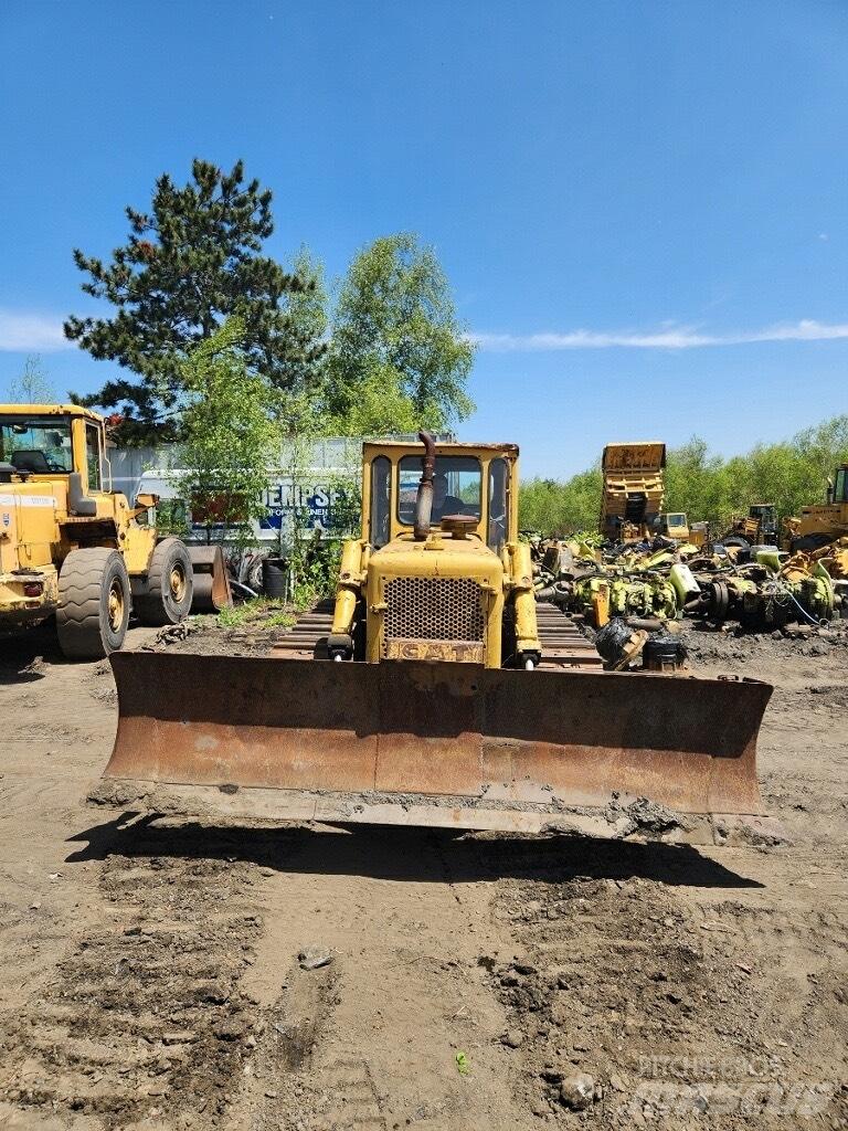 CAT D 6 Bouteurs sur chenilles