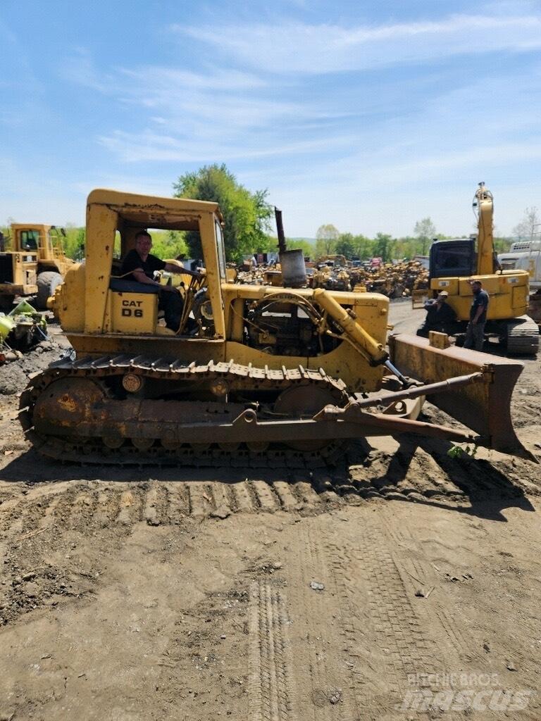 CAT D 6 Bouteurs sur chenilles