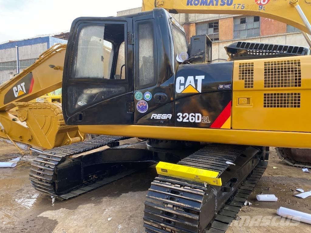 CAT 326d2l Pelle sur chenilles