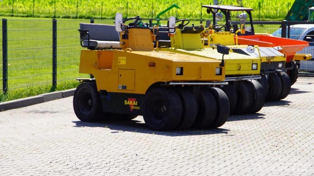 Sakai TS 160 Rouleaux à pneumatiques