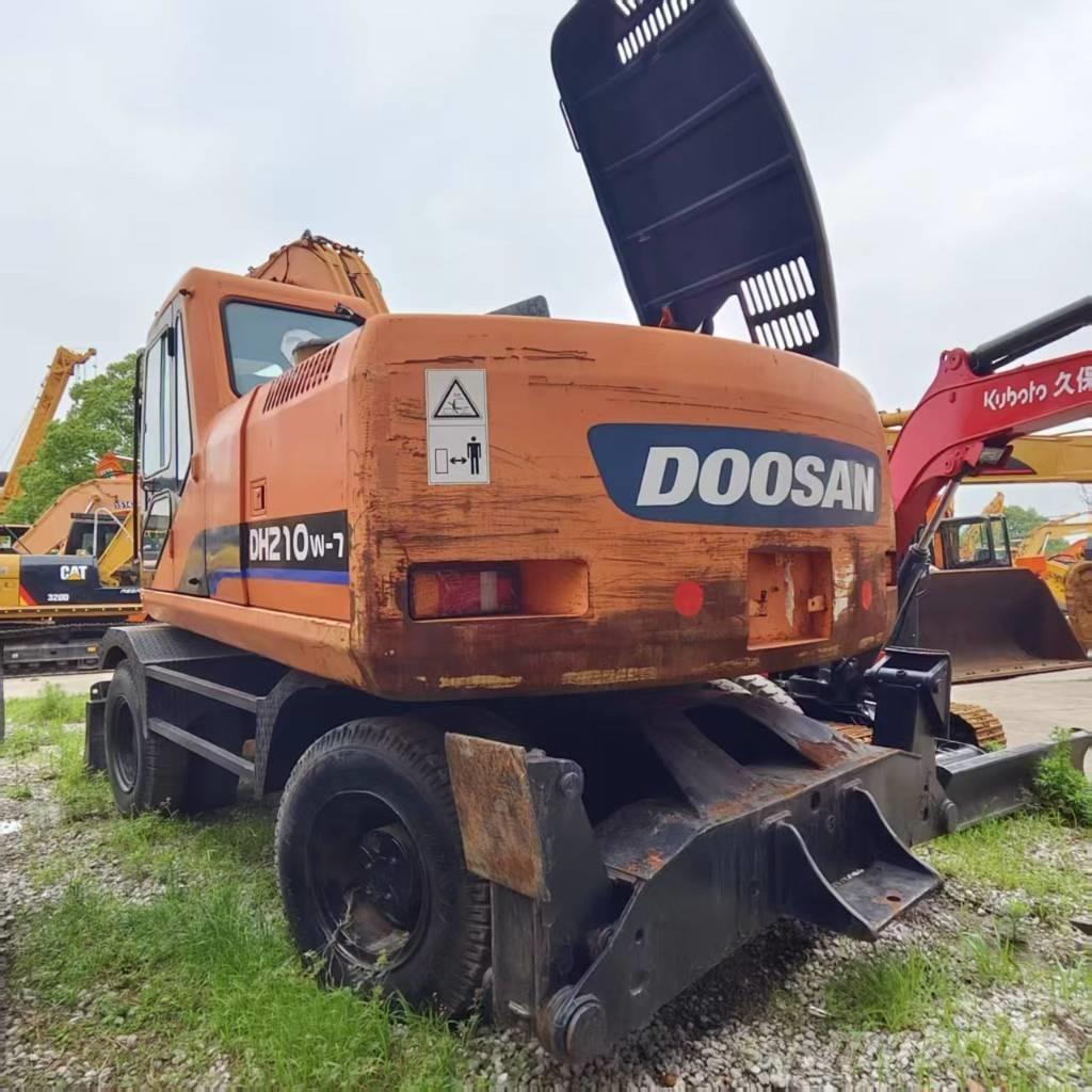 Doosan DH 210 W-7 Pelle sur pneus