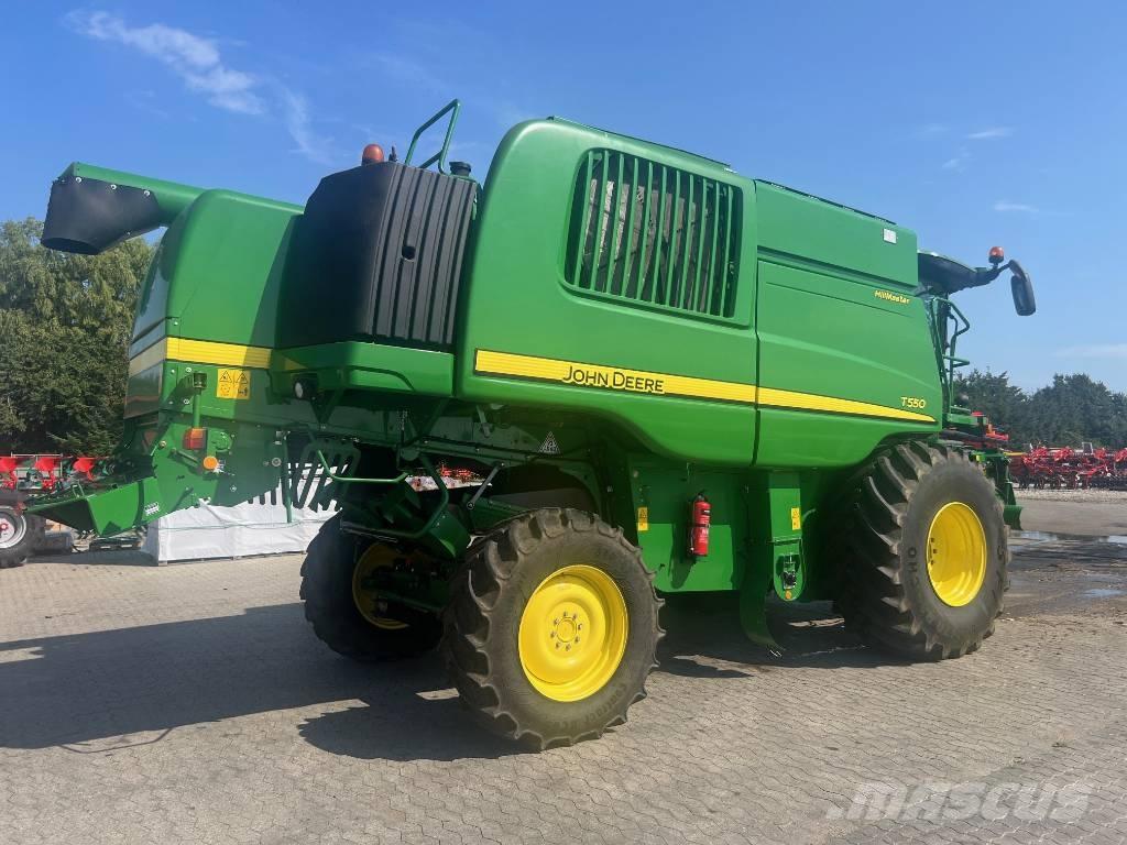 John Deere T 550 Moissonneuse batteuse