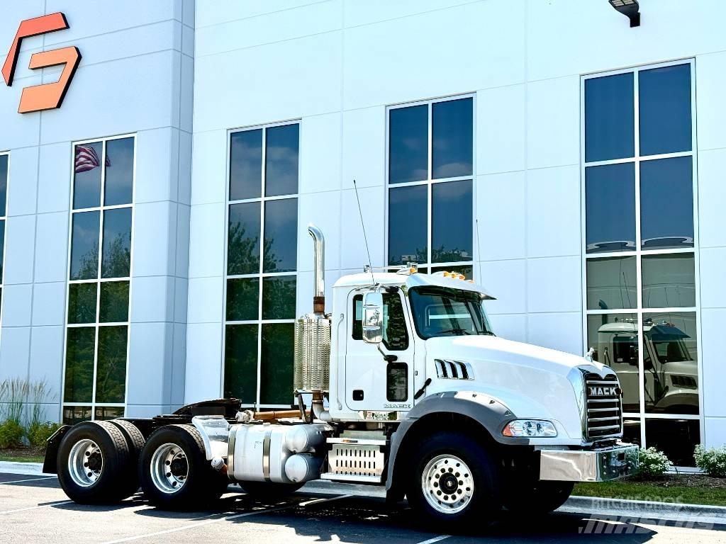 Mack GU 813 Tracteur routier