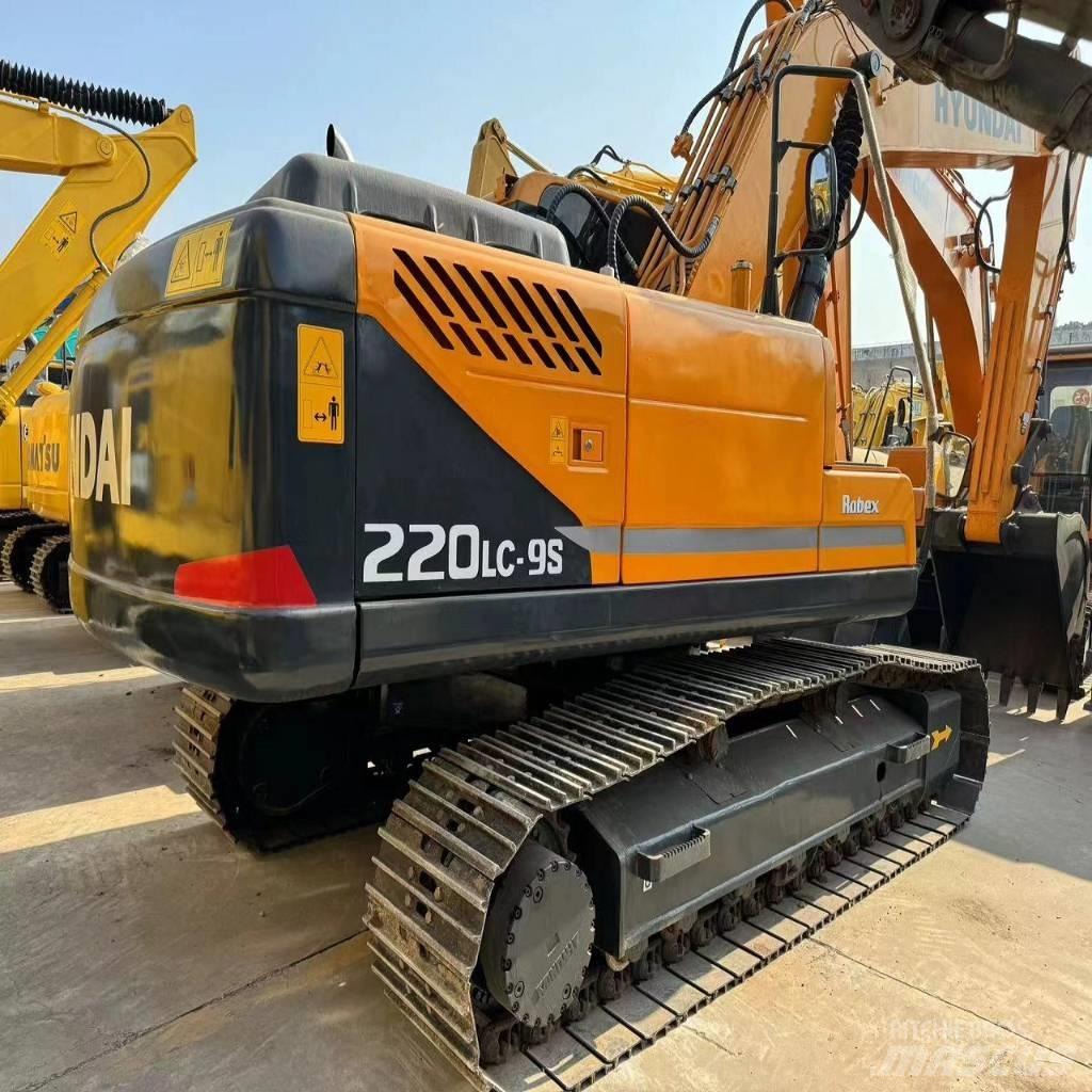 Hyundai R220LC-9S Pelle sur chenilles