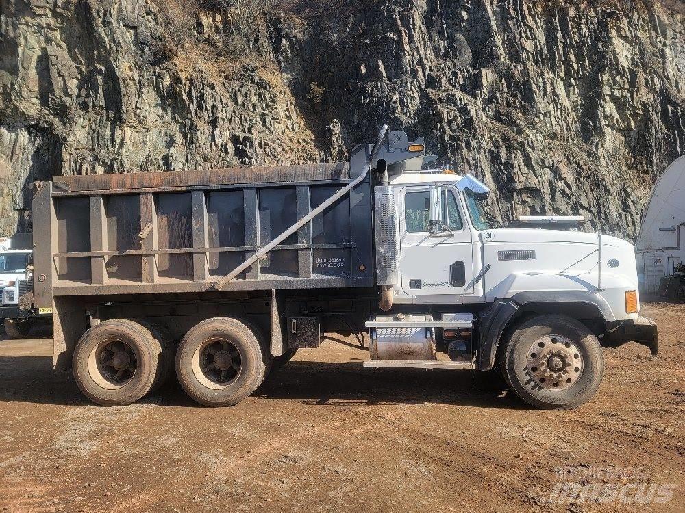 Mack CL 713 Camion benne