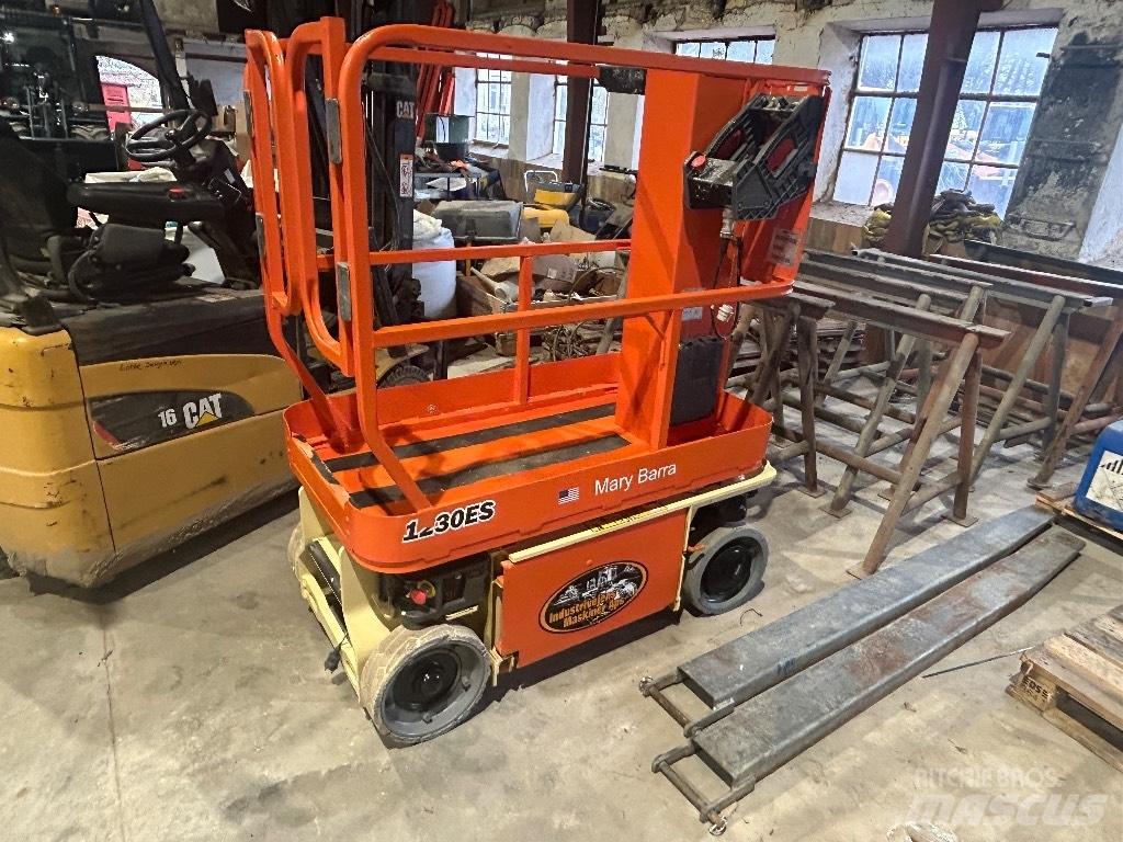 JLG 1230 ES Mât vertical