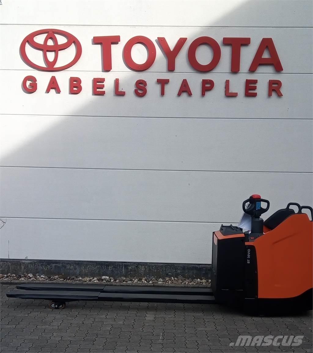 Toyota LPE 250 Gerbeur accompagnant