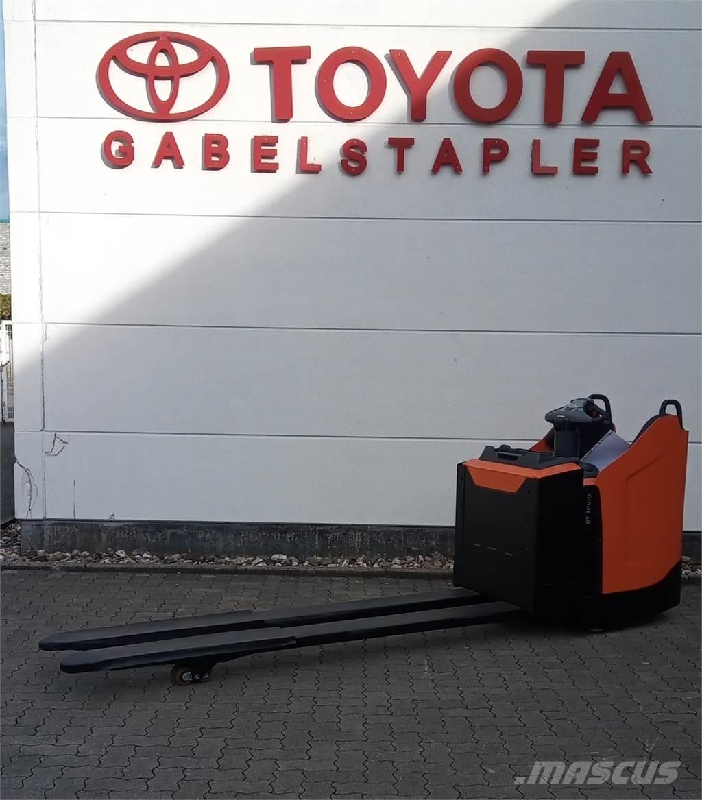 Toyota LPE 250 Gerbeur accompagnant