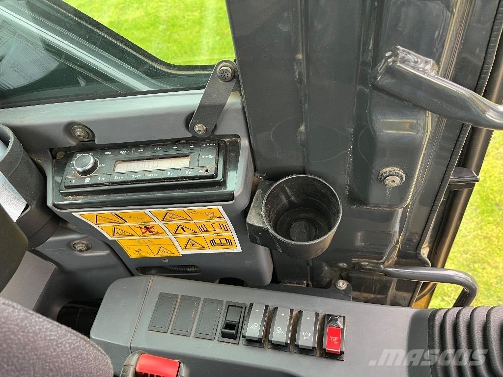 Komatsu PW 118 Pelle sur pneus