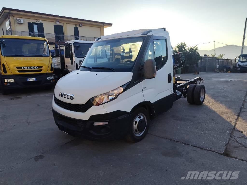 Iveco Daily 35-150 Camion plateau ridelle avec grue