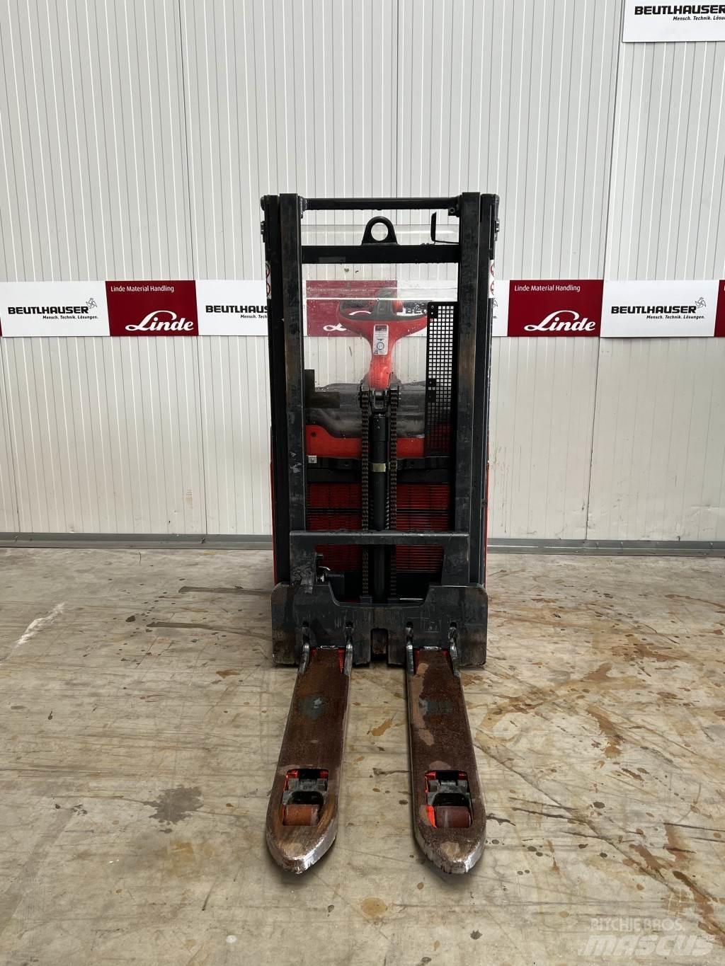 Linde D12AP Gerbeur accompagnant
