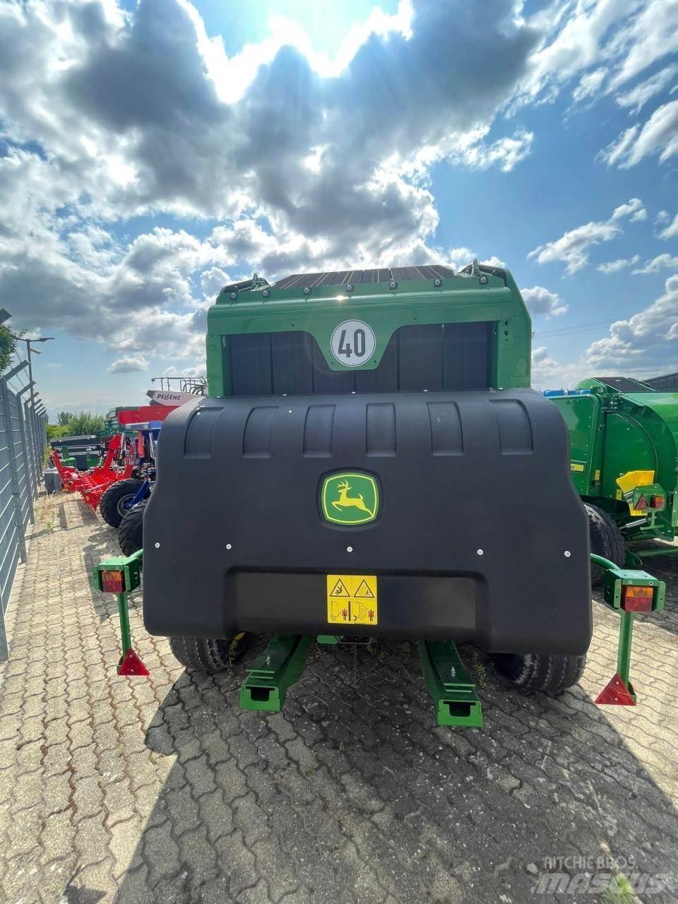 John Deere V451G Presse à balle ronde