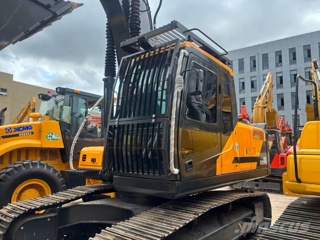 Hyundai HX 220 Pelle sur chenilles