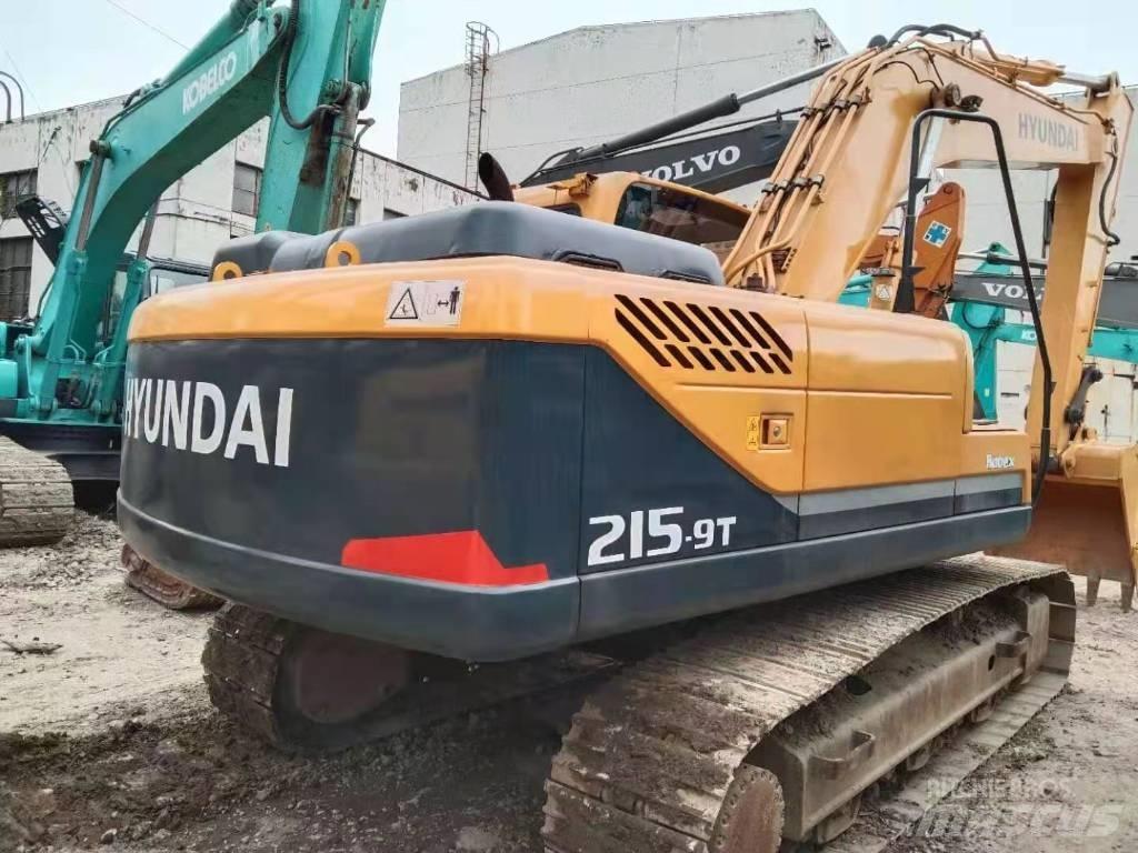 Hyundai R215-9T Pelle sur pneus