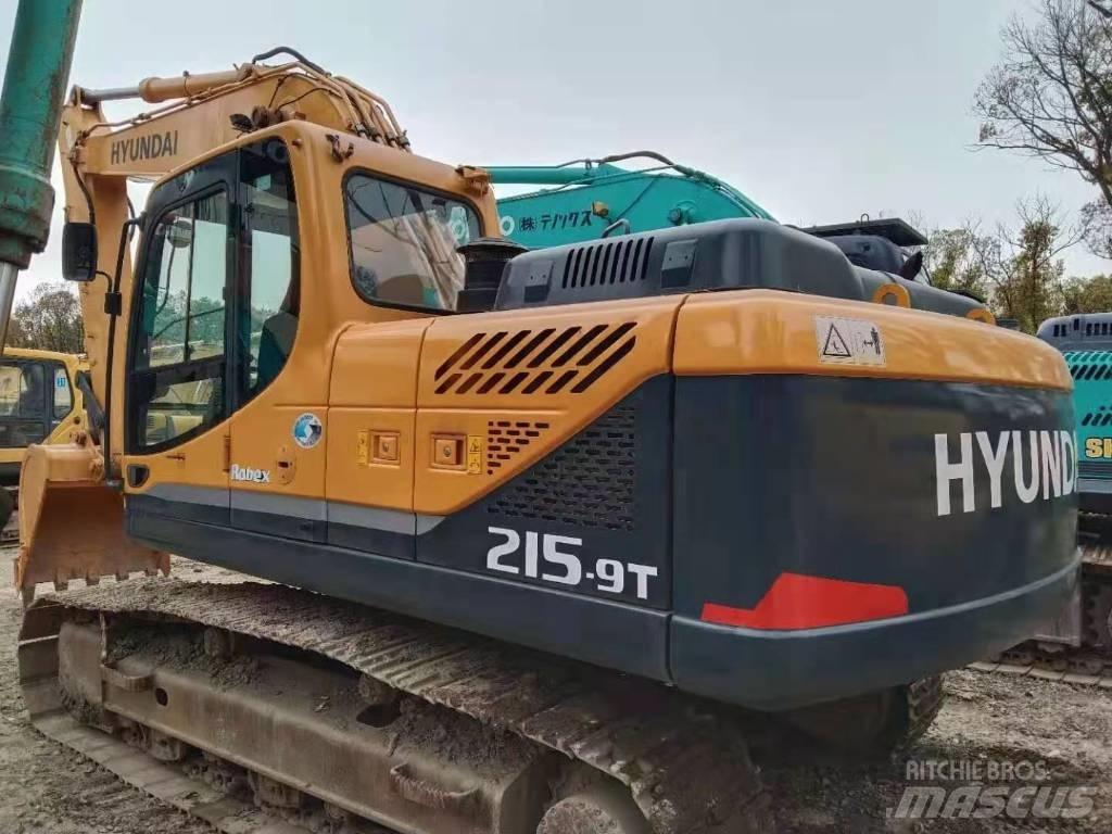 Hyundai R215-9T Pelle sur pneus