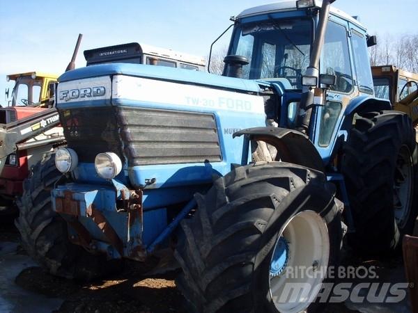 Ford TW 30 Tracteur