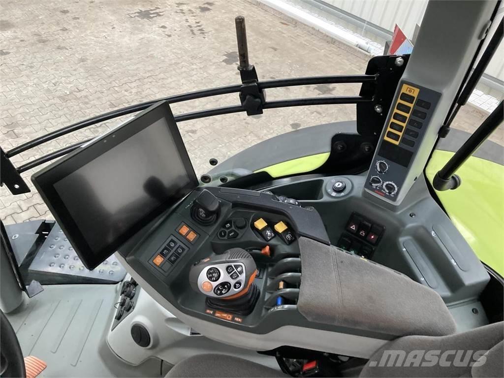 CLAAS Axion 870 Tracteur