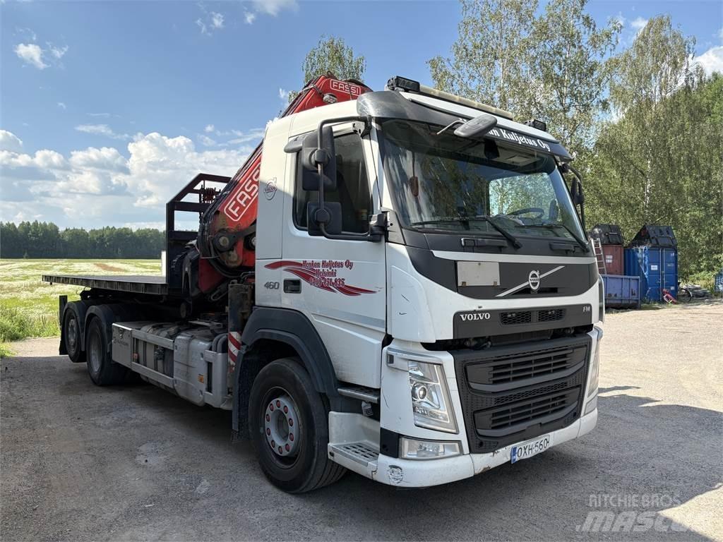 Volvo FM460 6x2*4 Camion plateau ridelle avec grue