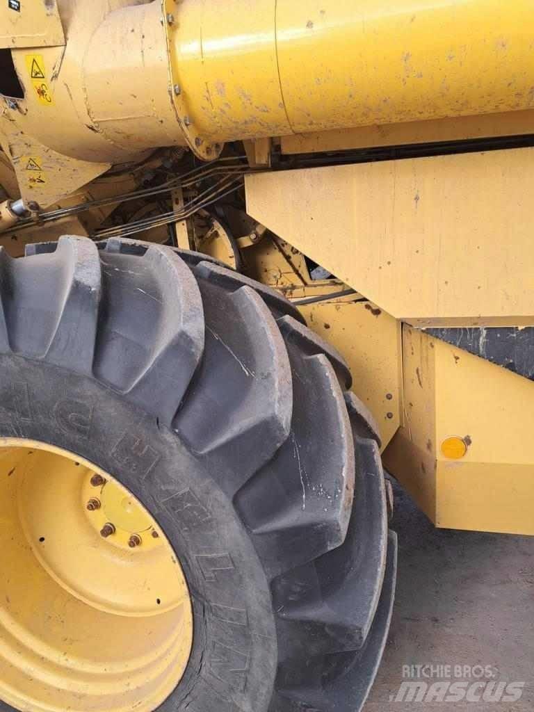 New Holland TX 66 Moissonneuse batteuse