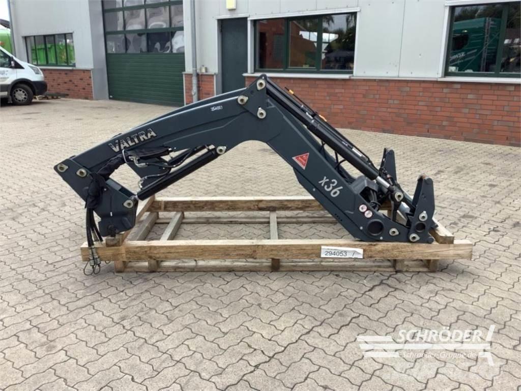 Valtra X36 DM Chargeur frontal, fourche