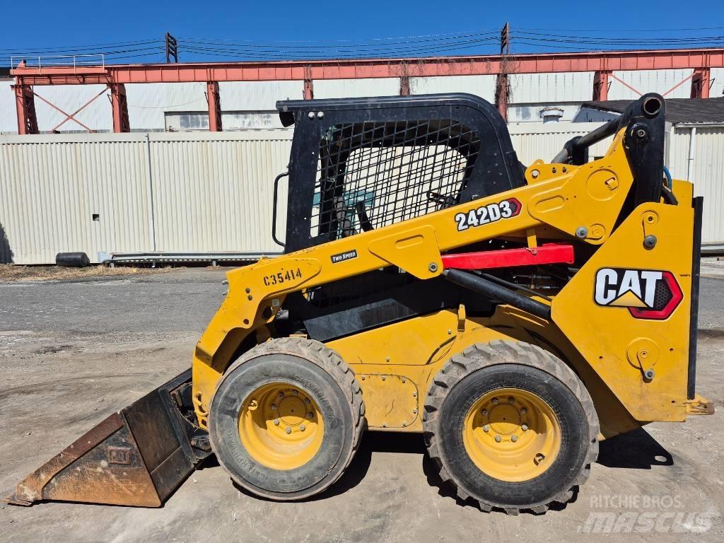 CAT 242 D Chargeuse compacte