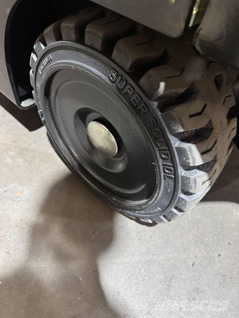 Hyster E 120 XN Chariots élévateurs électriques