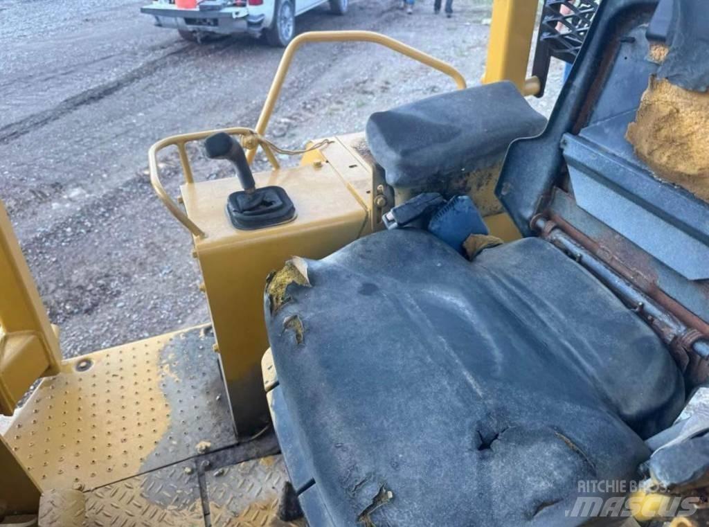 CAT D4C3 Bouteurs sur chenilles