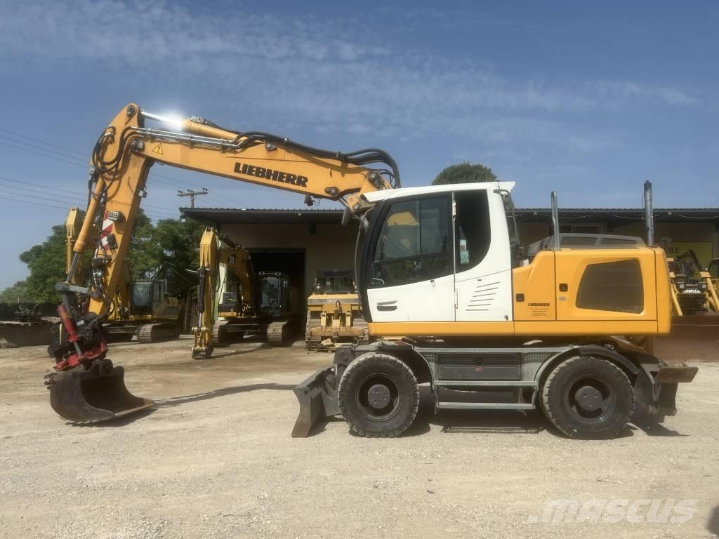 Liebherr 918 Pelle sur pneus