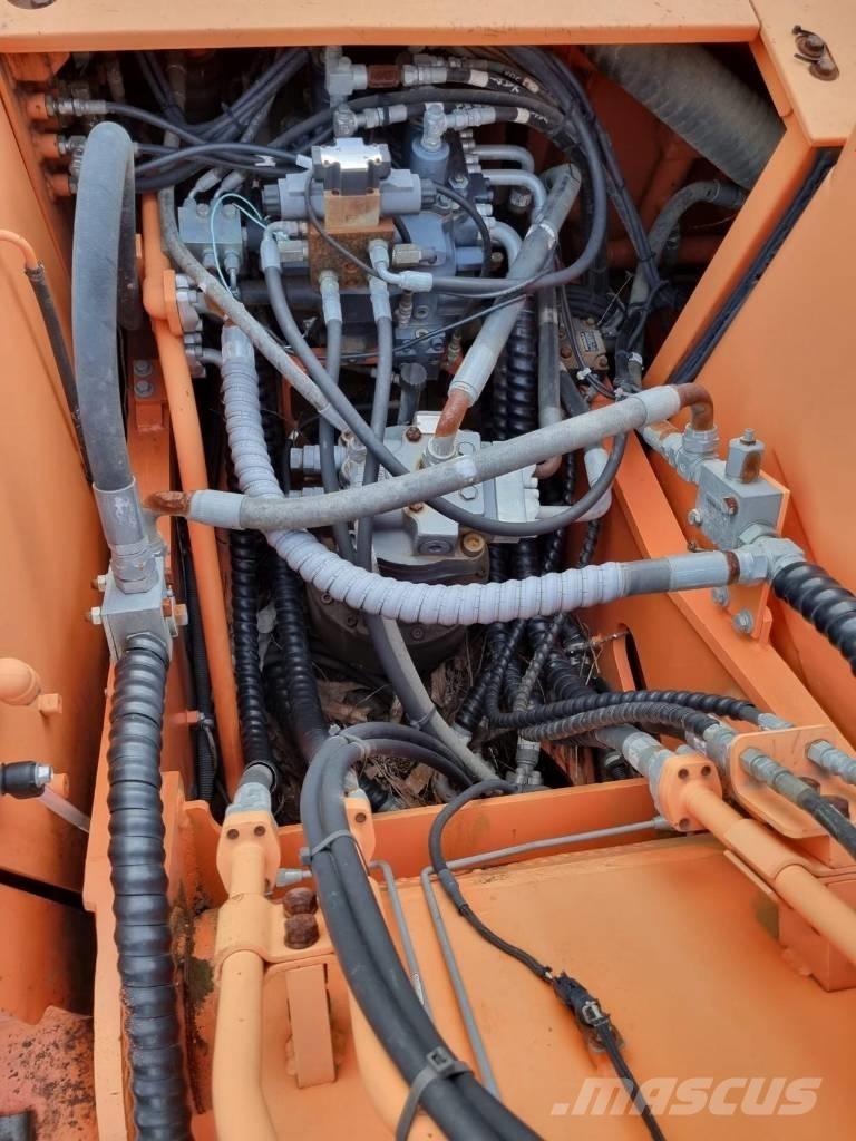 Doosan DX 210 W Pelle sur pneus