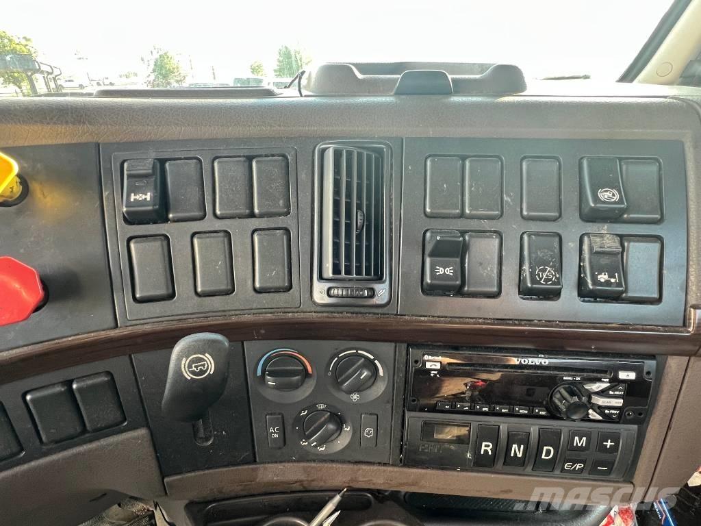 Volvo VNL 42 T300 Tracteur routier
