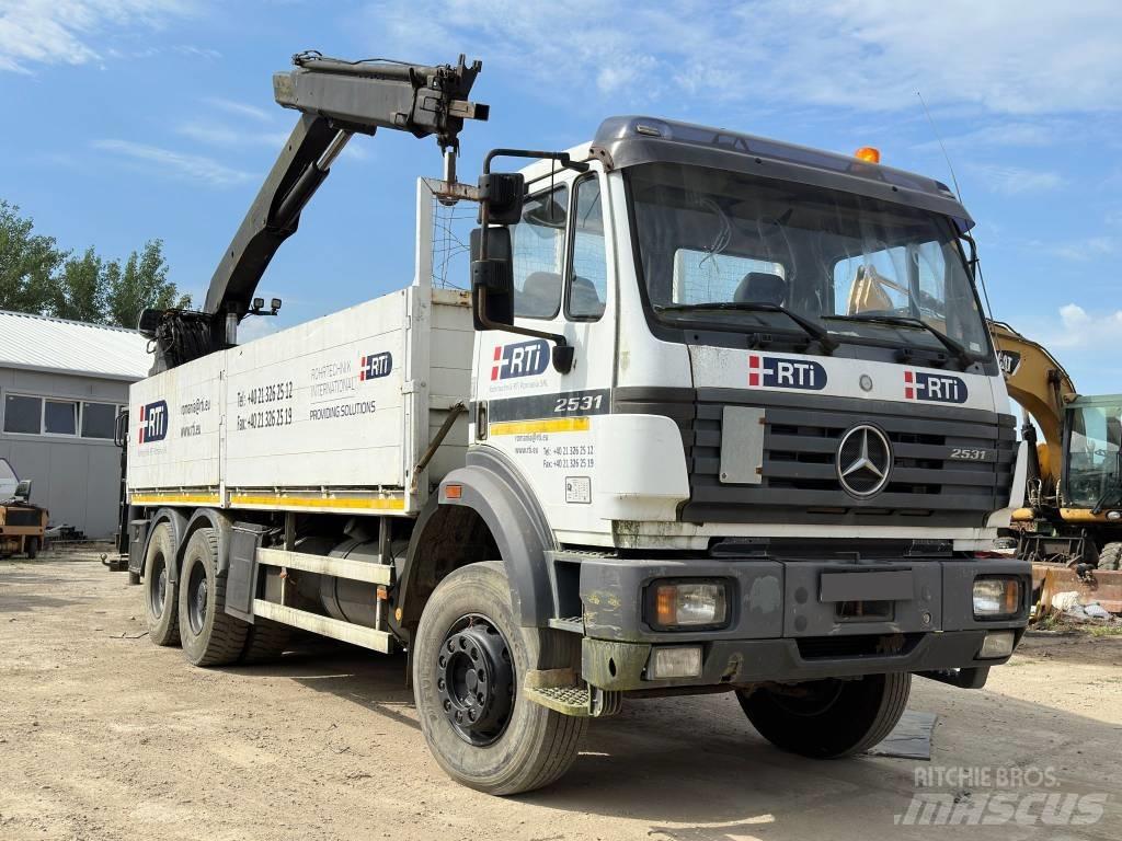 Mercedes-Benz 2531 Camion plateau ridelle avec grue