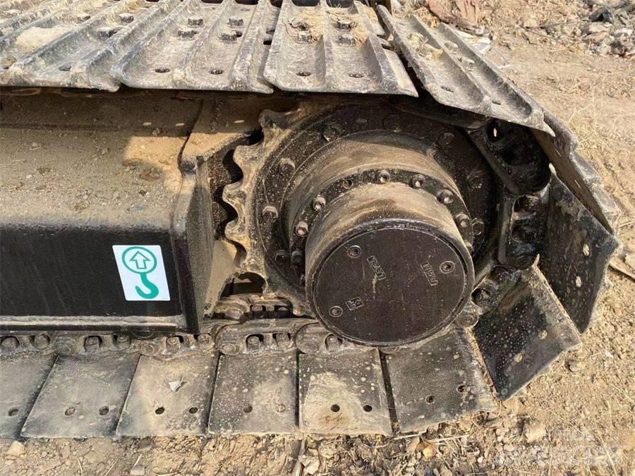 Hitachi EX75 Pelle sur chenilles