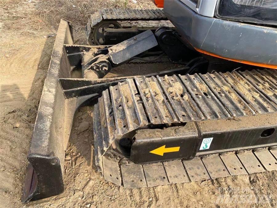 Hitachi EX75 Pelle sur chenilles