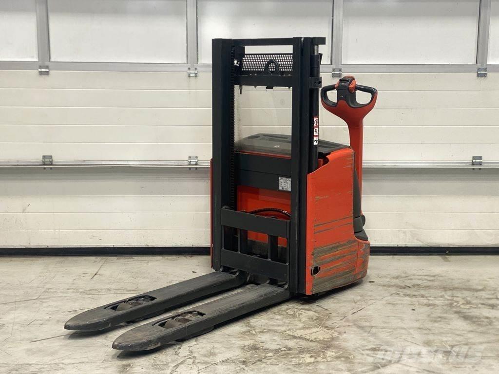 Linde L12 I Gerbeur accompagnant