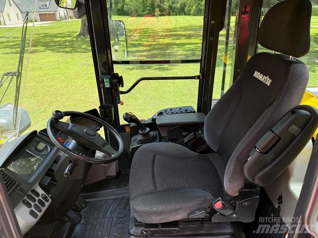 Komatsu WA 270-8 Chargeuse sur pneus