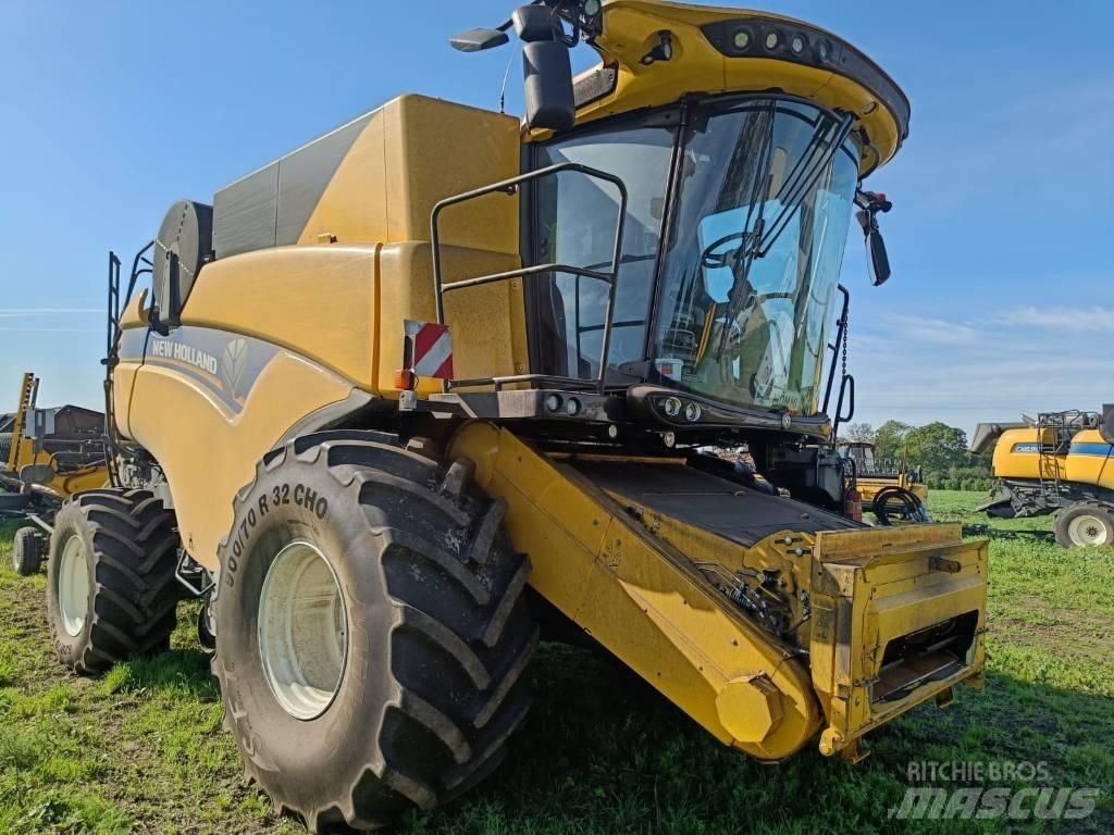 New Holland CX 8.90 Moissonneuse batteuse