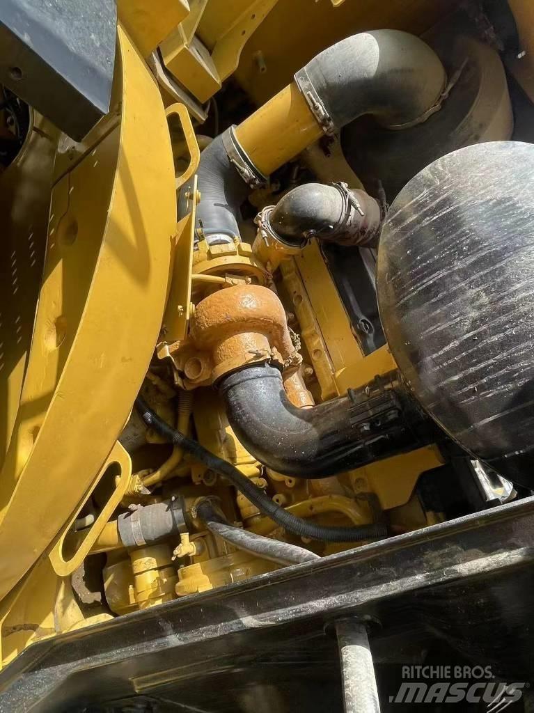CAT 966 Pelle sur pneus