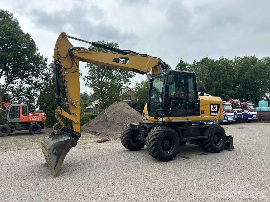 CAT M 313 D Pelle sur pneus